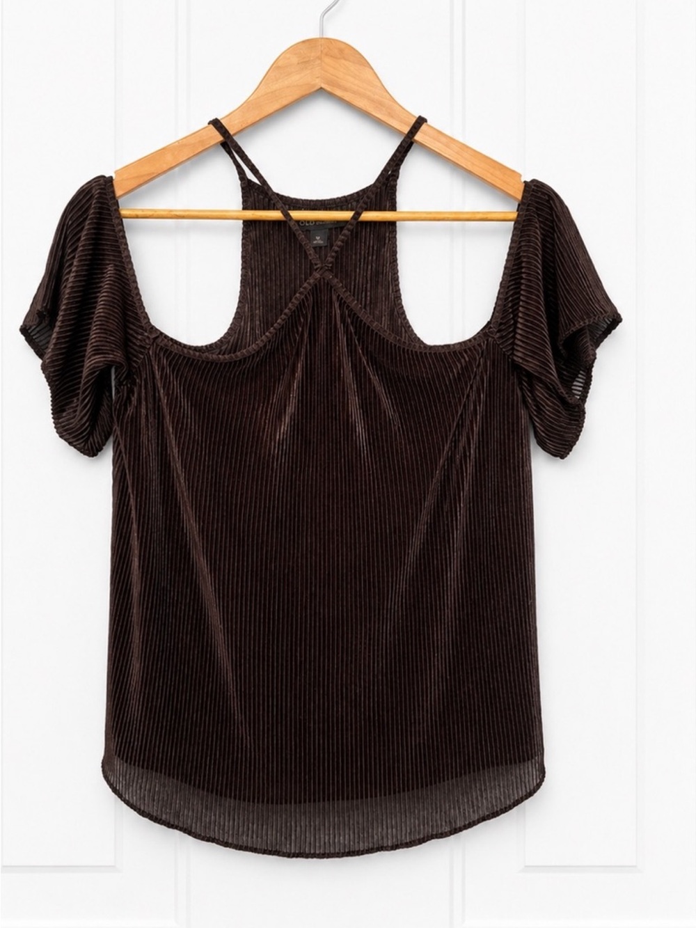 BOLD Elements Chocolate Brown Cold-Shoulder Ribbed Velvet Top